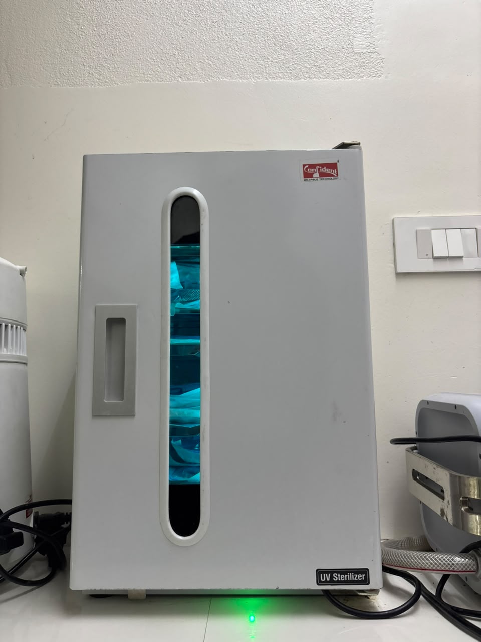 UV sterilization storage chamber